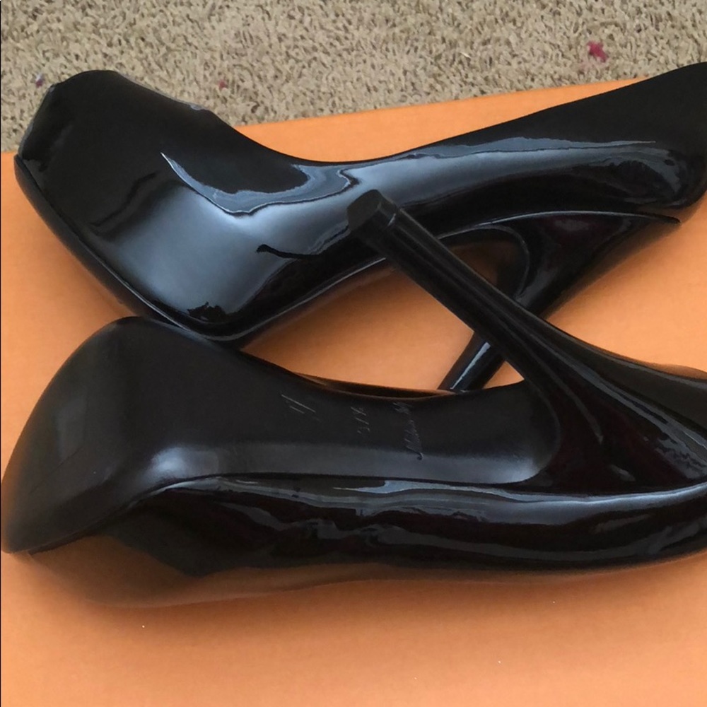 Louis Vuitton Heels - Picture 2 of 2